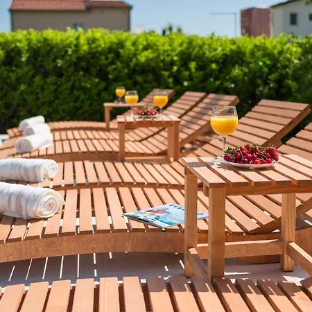 Logan Каштела