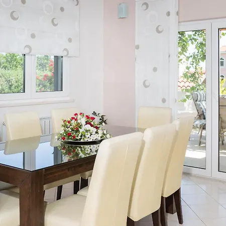 Logan Villa