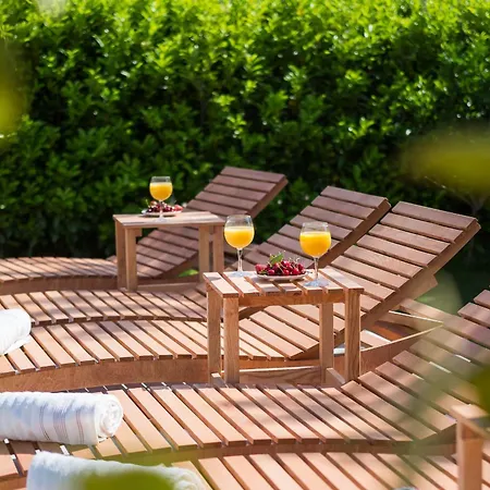 Logan Villa Kastela