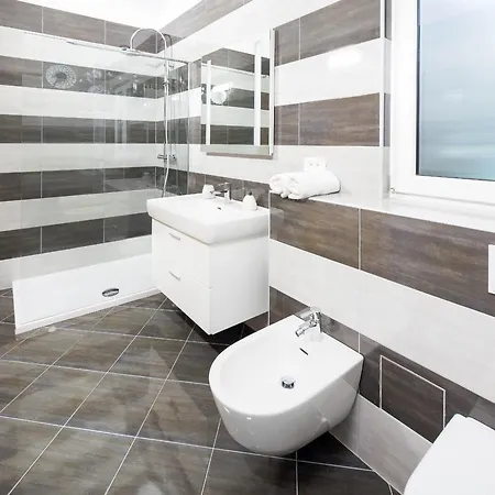 Logan Каштела