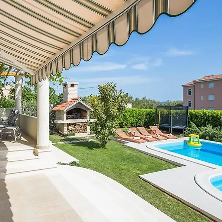 Logan Villa