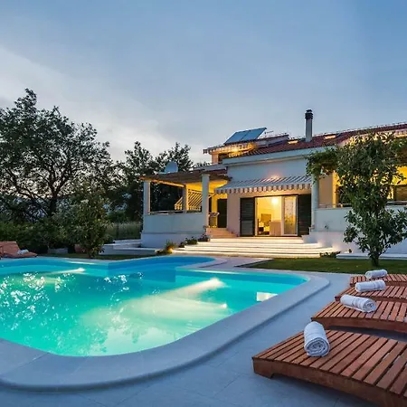 Logan Villa *