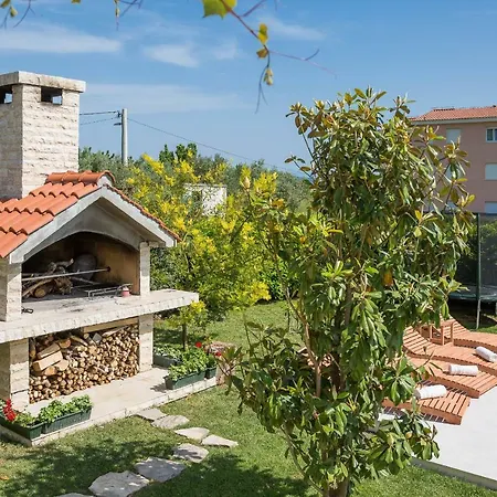 Logan Villa